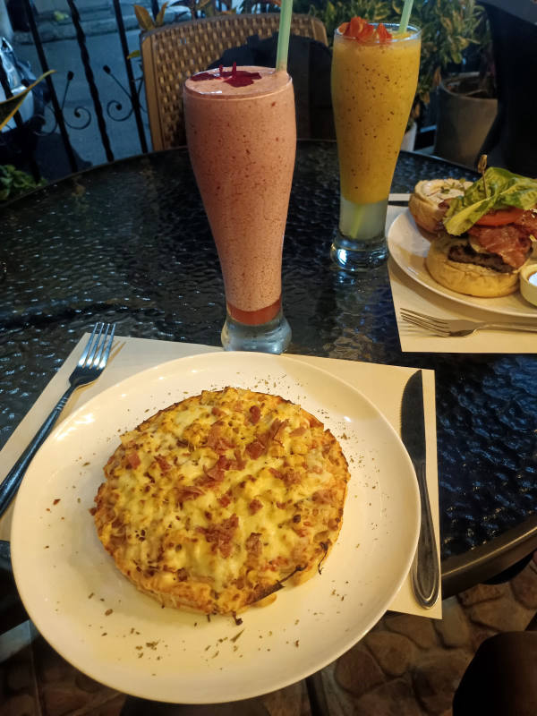Pizza ranchera y malteadas