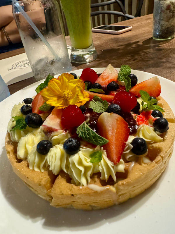 Waffle con frutas